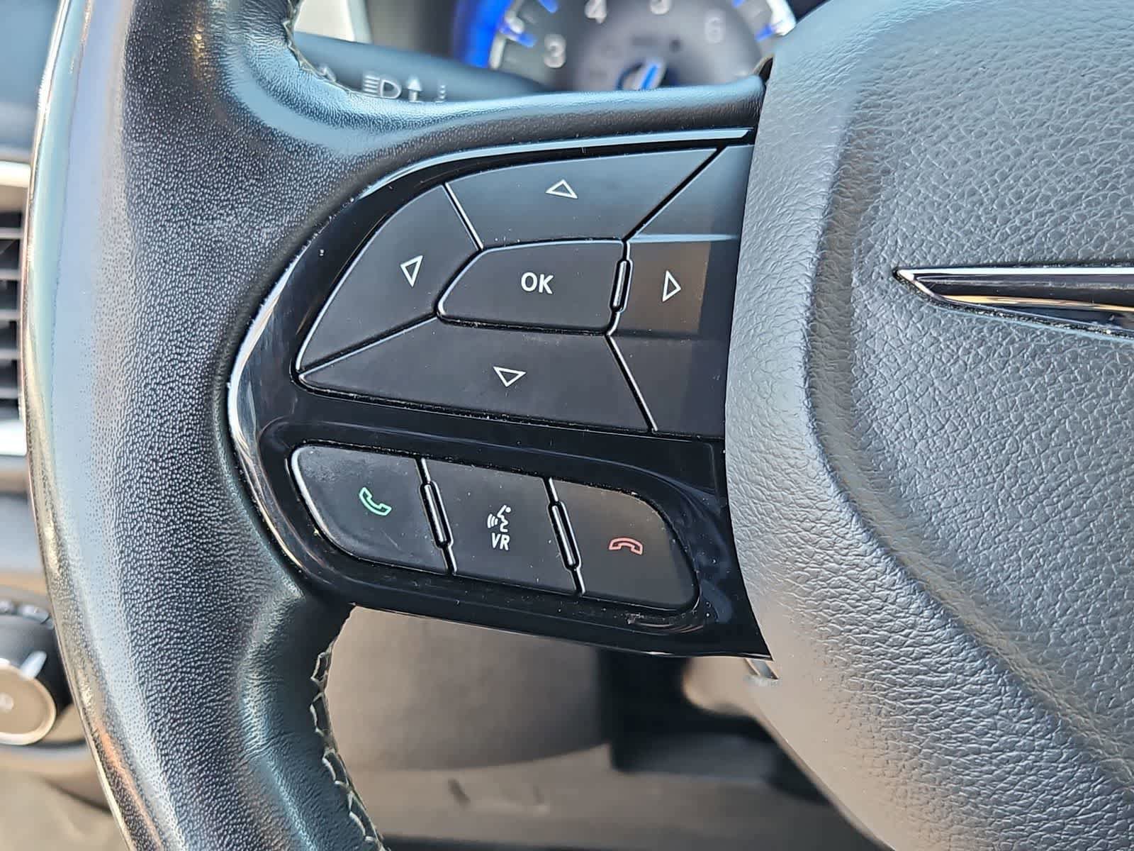 Used 2020 Chrysler Pacifica Touring-L AWD/4WD image 27