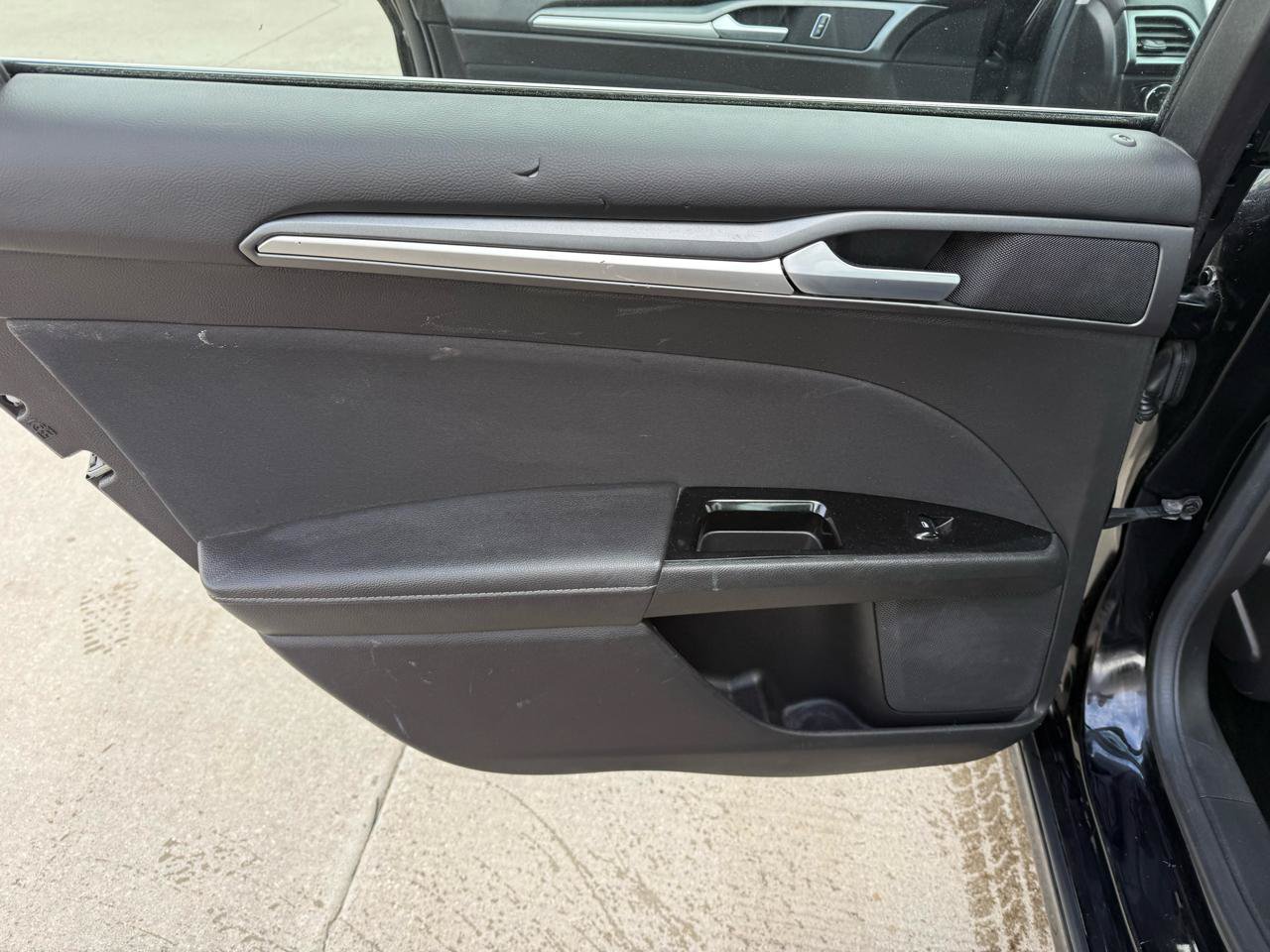 Used 2016 Ford Fusion SE FWD image 14