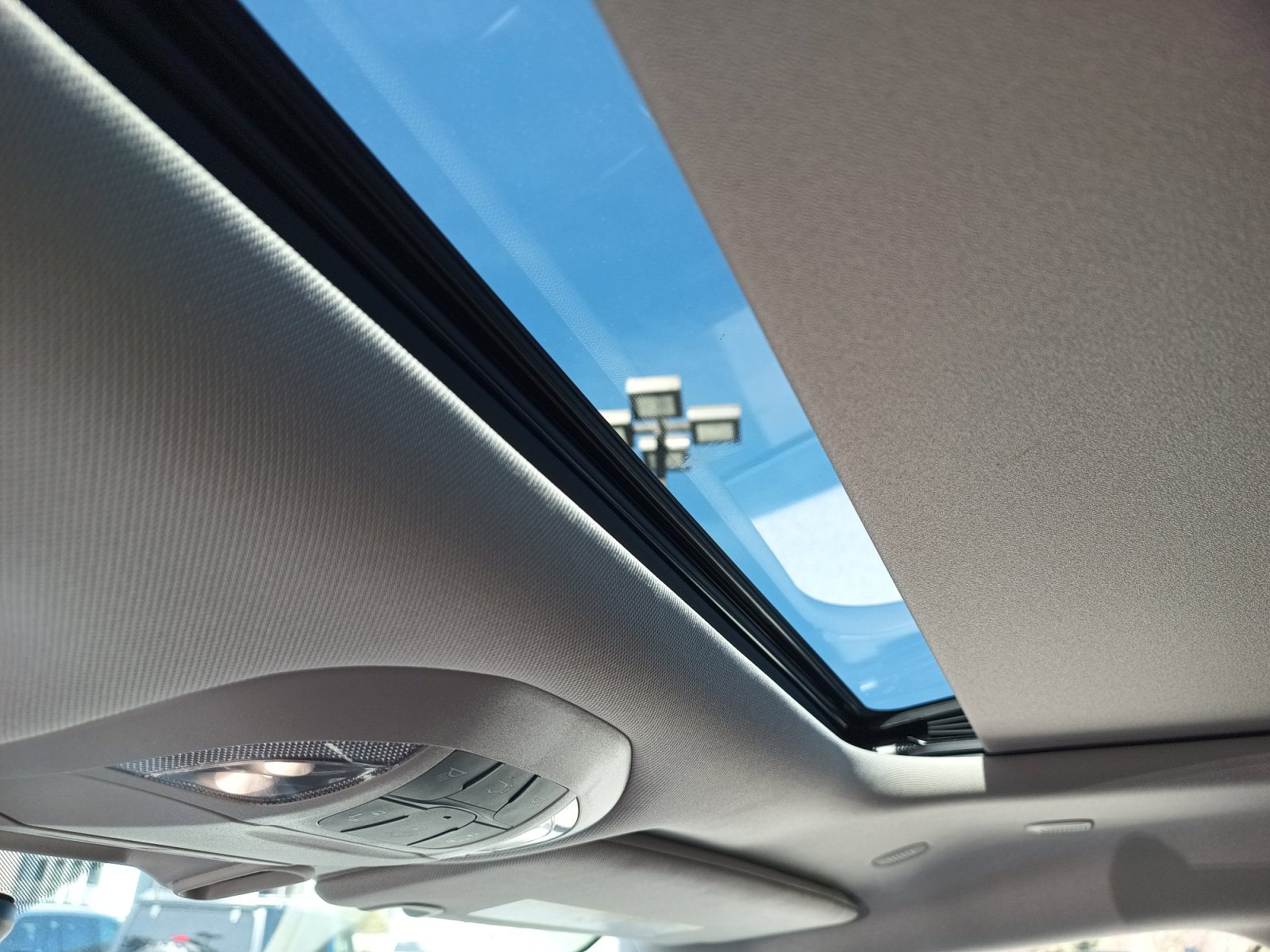 Certified 2024 Chrysler Pacifica Limited image 16