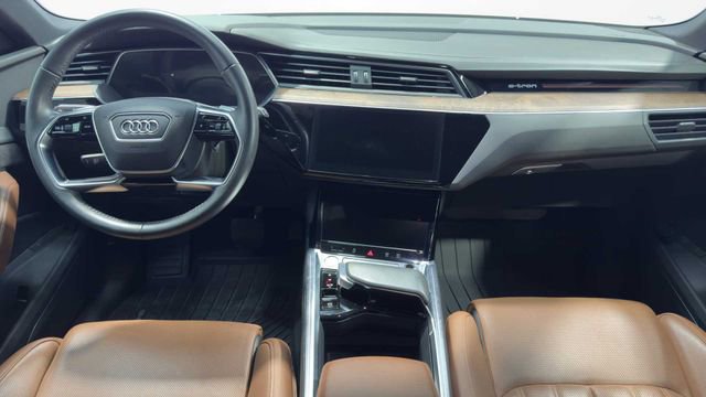 Used 2019 Audi e-tron Prestige w/ Prestige Package AWD/4WD image 18