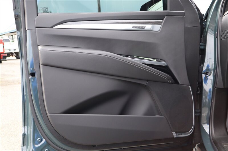 Used 2026 Cadillac Escalade V w/ LPO, ONYX Package AWD/4WD image 12