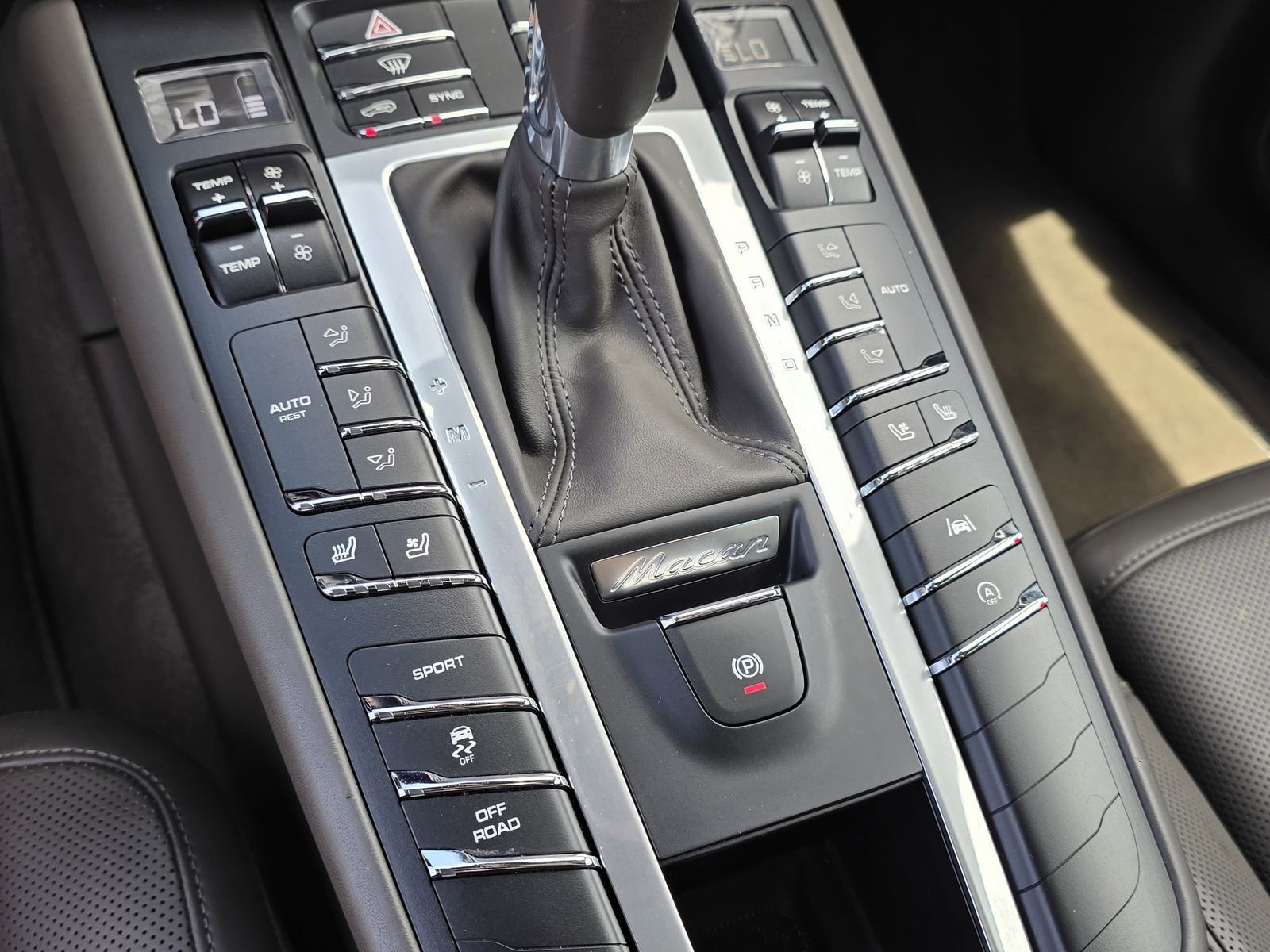Used 2021 Porsche Macan S image 25