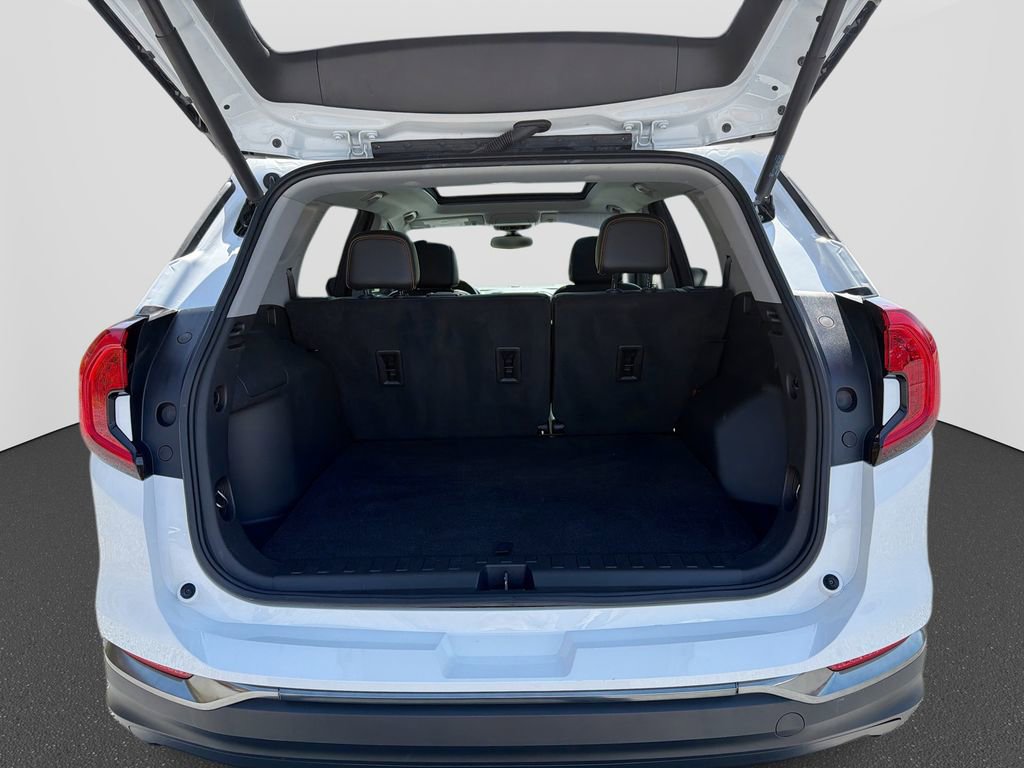 Used 2023 GMC Terrain AT4 image 38