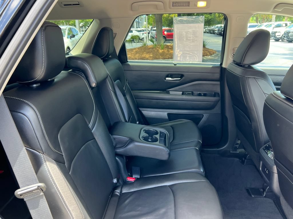 Used 2025 Nissan Pathfinder SL FWD image 21