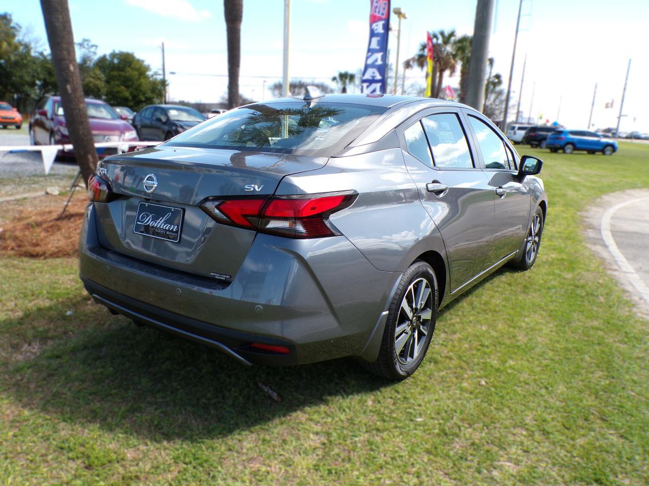 Used 2022 Nissan Versa SV w/ Trunk Package image 7