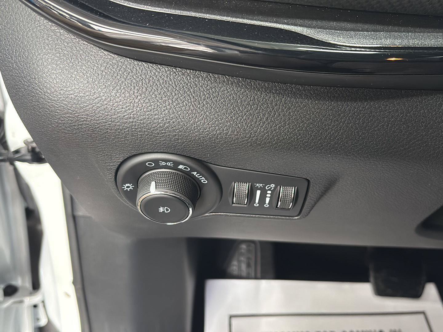 New 2026 Jeep Compass Latitude AWD/4WD image 11