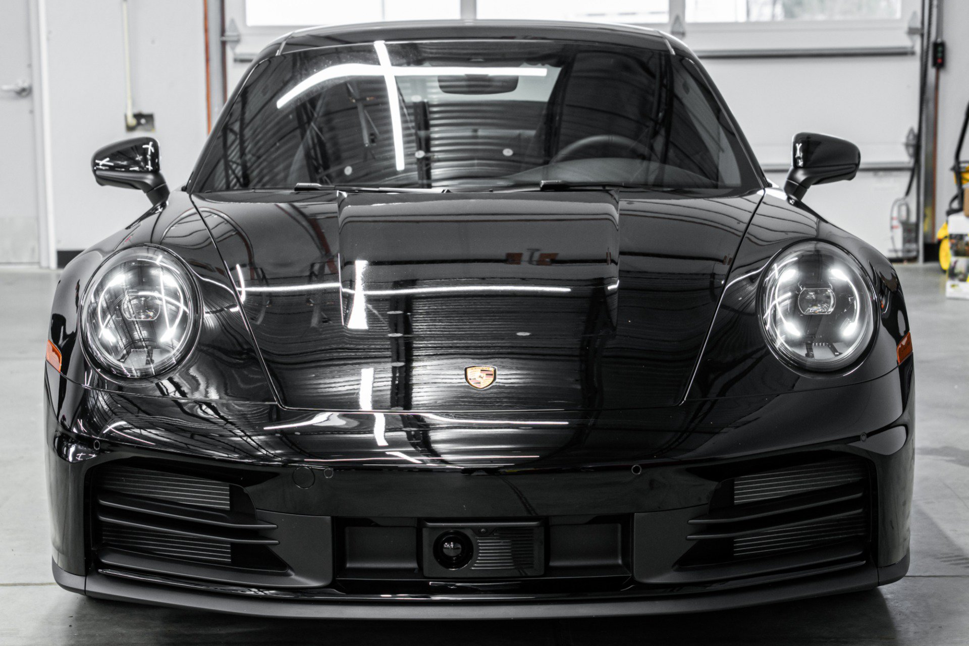 Used 2025 Porsche 911 Carrera RWD image 4