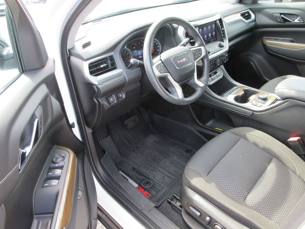 Used 2023 GMC Acadia SLE w/ Driver Convenience Package image 13