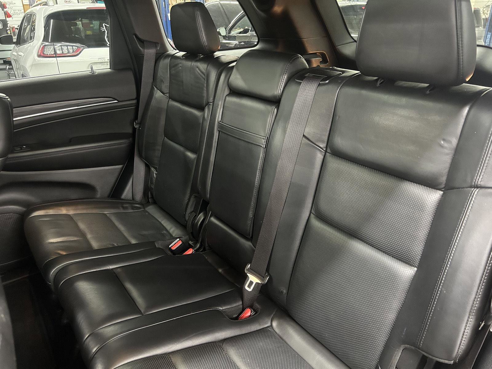 Used 2019 Jeep Grand Cherokee Limited w/ Luxury Group II image 9