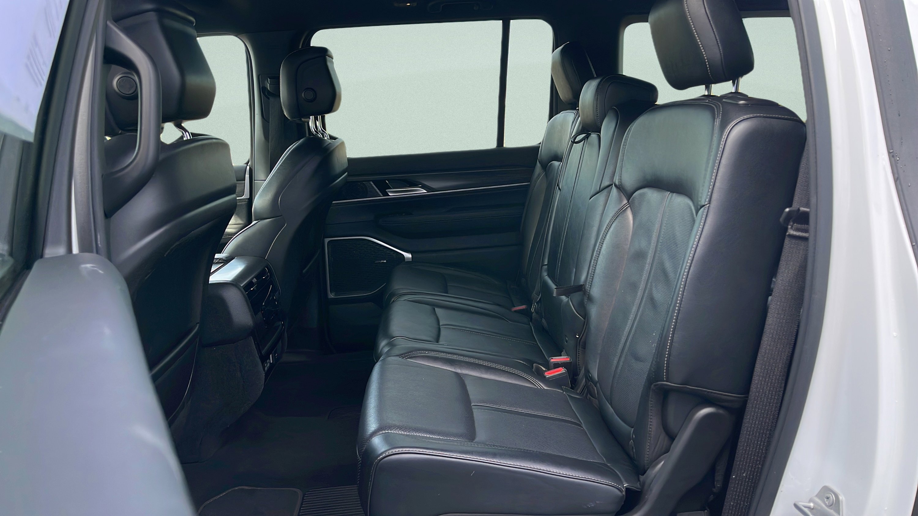 Used 2024 Jeep Wagoneer L Series III w/ Flexible Seating Group image 24