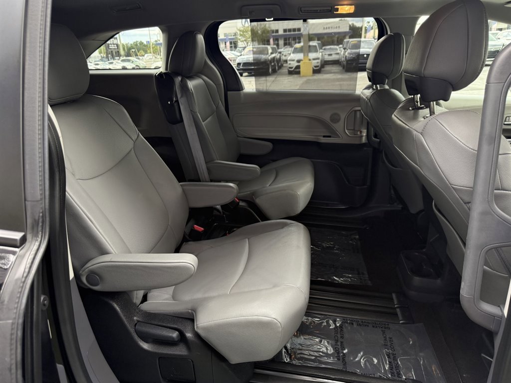Used 2023 Toyota Sienna XLE image 21