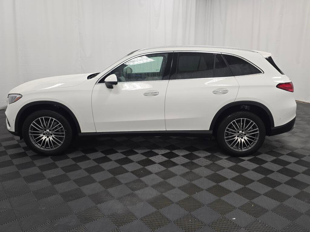 New 2026 Mercedes-Benz GLC 300 4MATIC image 3