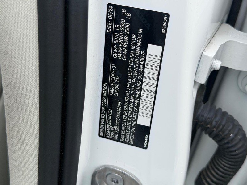 Certified 2025 Volvo S60 B5 Plus AWD/4WD image 21