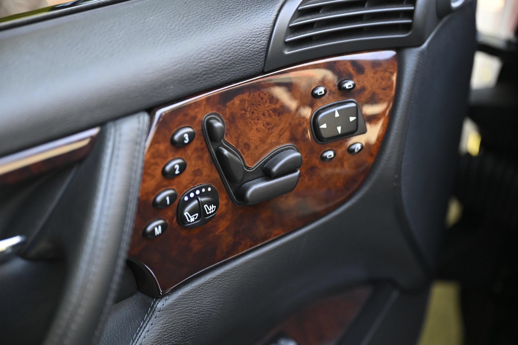 Used 2003 Mercedes-Benz CL 55 AMG image 29