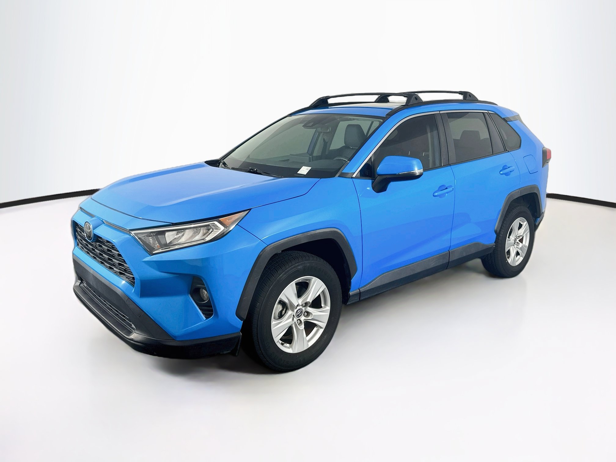 Used 2020 Toyota RAV4 XLE w/ Convenience Package FWD image 3