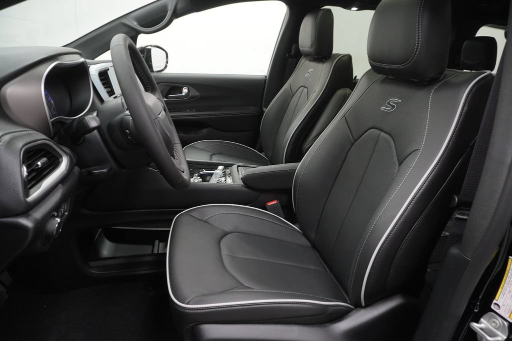 New 2027 Chrysler Pacifica Limited AWD/4WD image 15