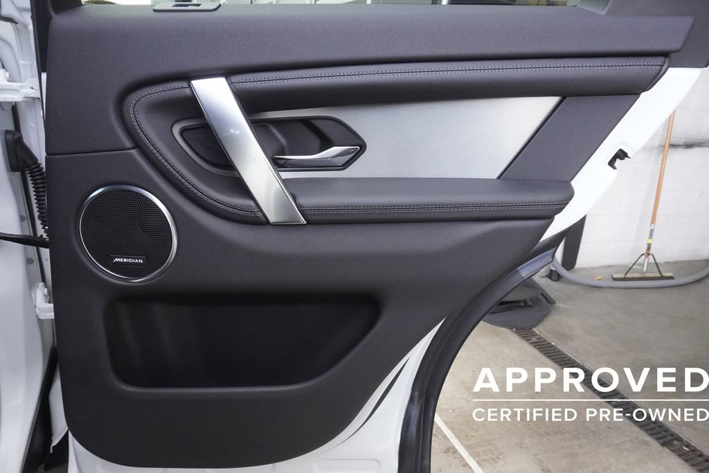 Used 2025 Land Rover Discovery Sport Dynamic SE image 25