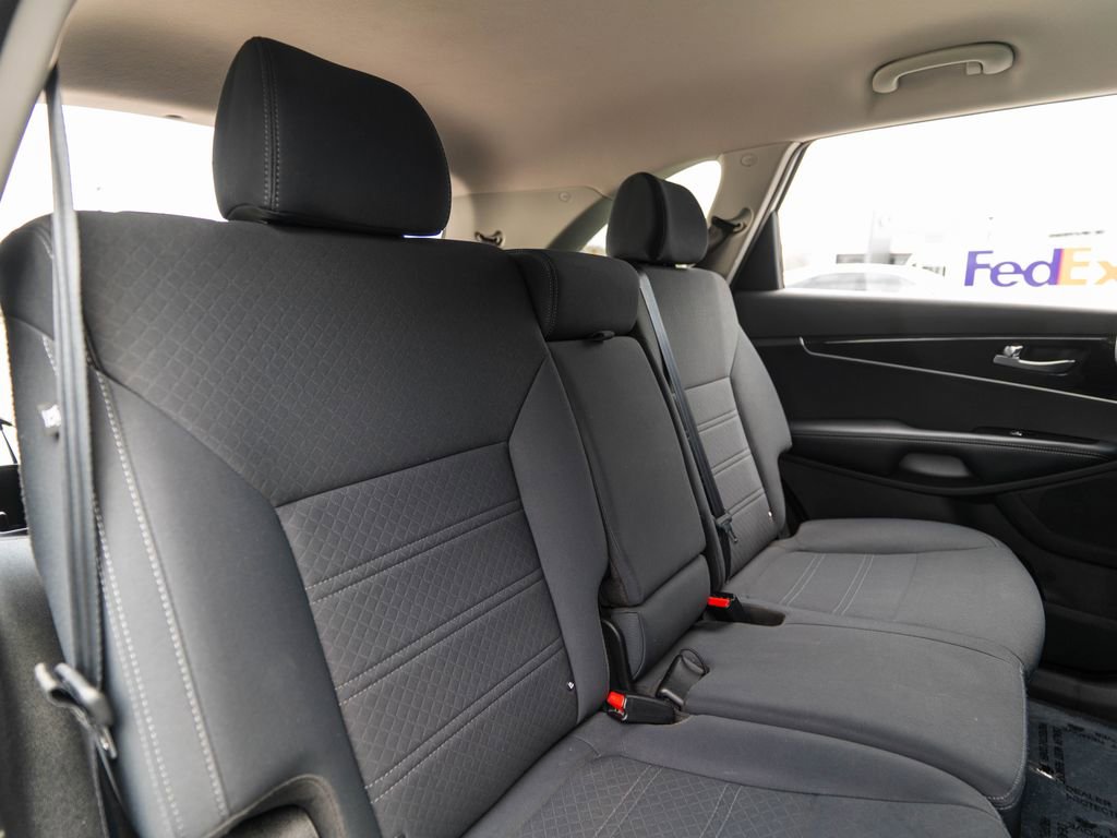 Used 2019 Kia Sorento LX w/ LX Convenience Package image 32