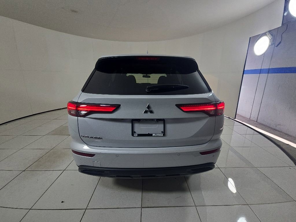 Used 2024 Mitsubishi Outlander ES FWD image 5
