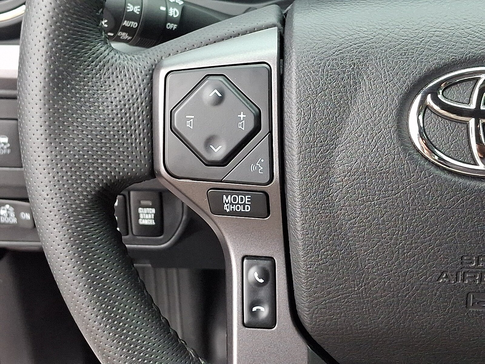 Used 2022 Toyota Tacoma TRD Off-Road AWD/4WD image 20