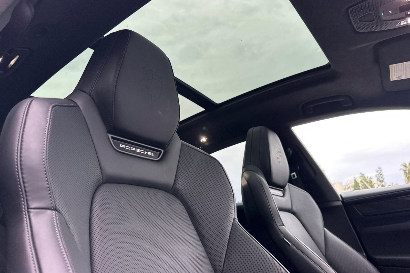 Used 2025 Porsche Macan Turbo Electric w/ Premium Package image 17