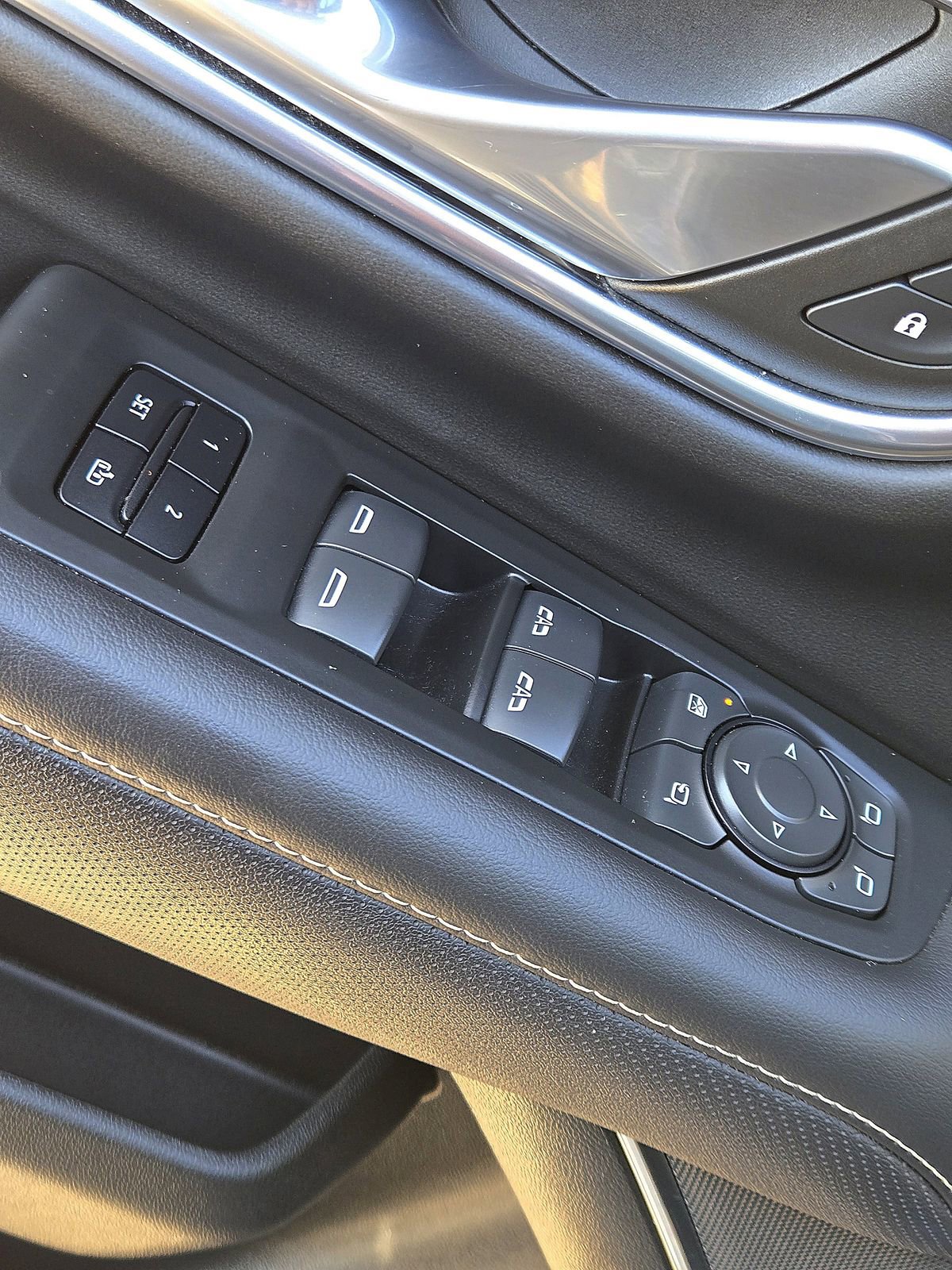 Used 2022 GMC Yukon SLT w/ SLT Luxury Package image 35