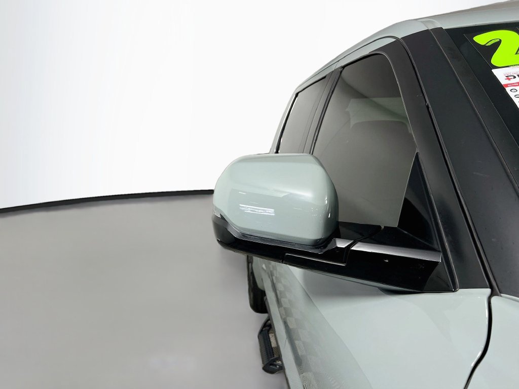Used 2025 Toyota Tundra Limited AWD/4WD image 10