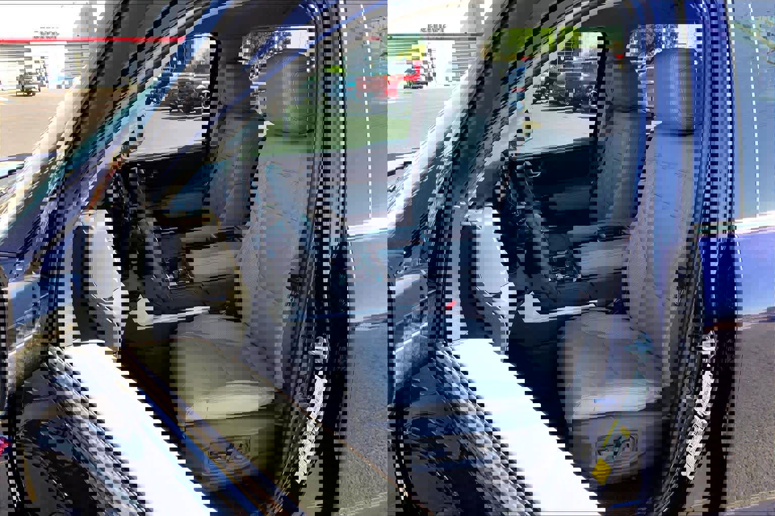 Used 2024 Toyota Tundra Limited w/ Power Package image 8