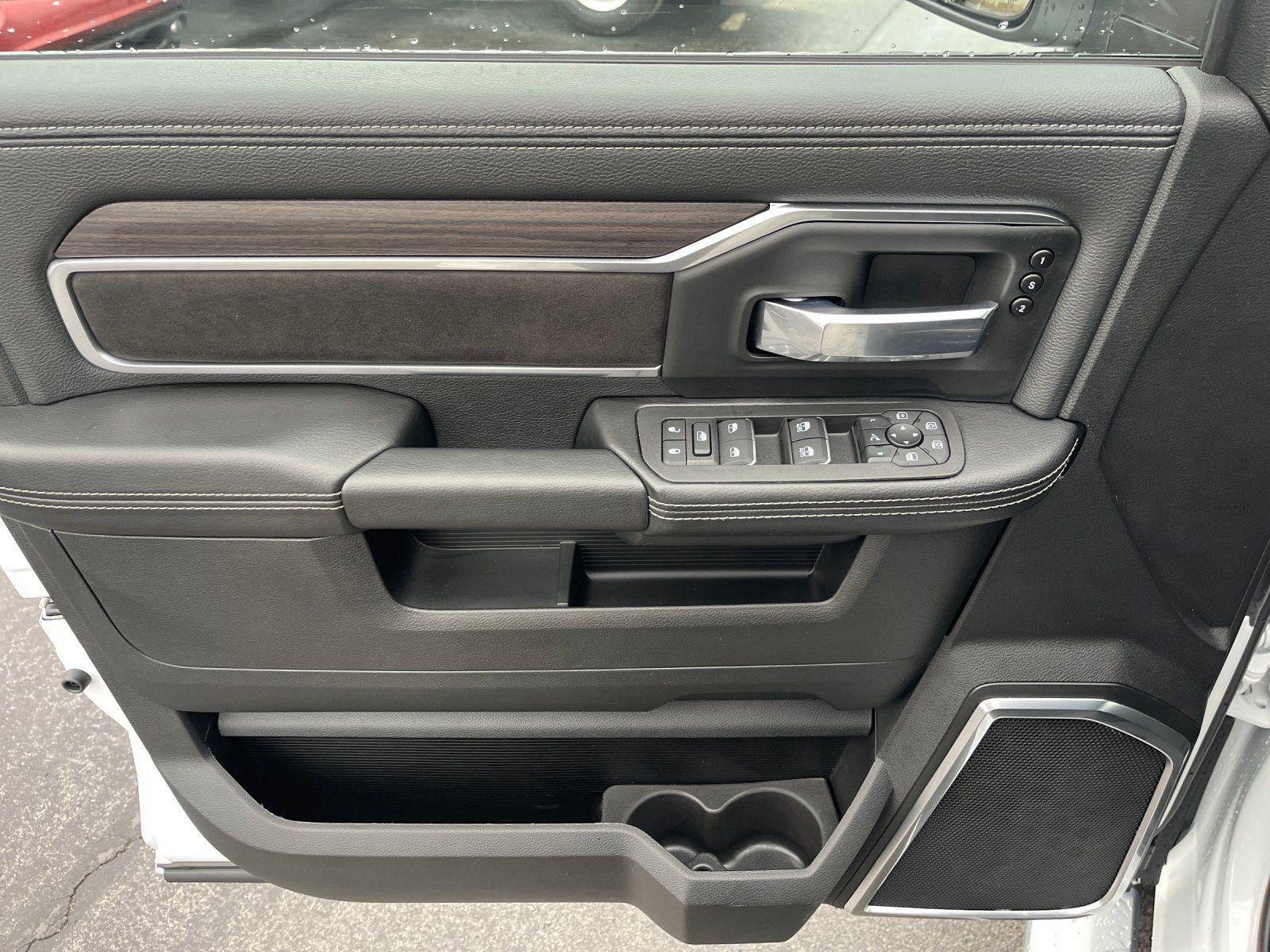 Used 2025 RAM 2500 Laramie image 12