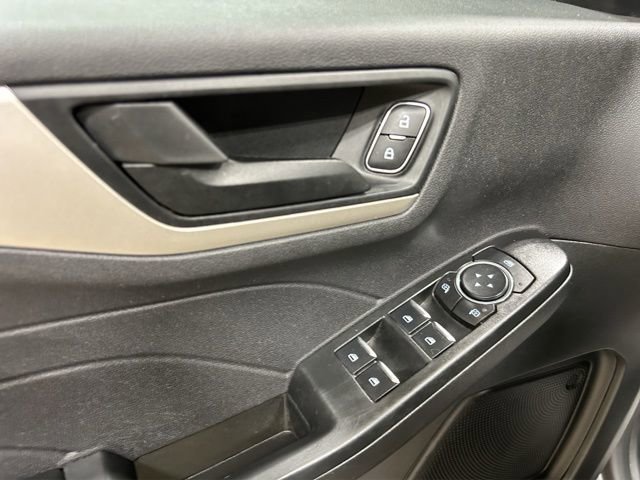 Used 2022 Ford Escape SE w/ SE Sport Appearance Package image 12