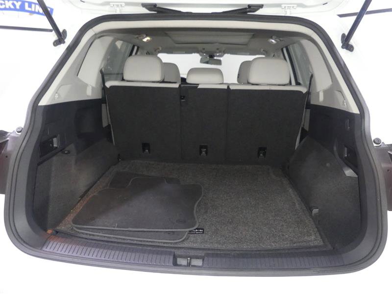 Used 2019 Volkswagen Tiguan SE w/ Panoramic Sunroof Package image 9