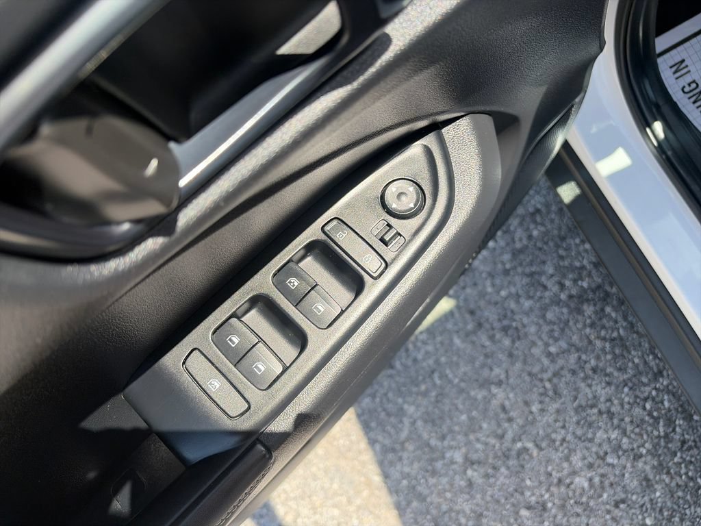 Used 2025 Hyundai Venue Limited FWD image 12