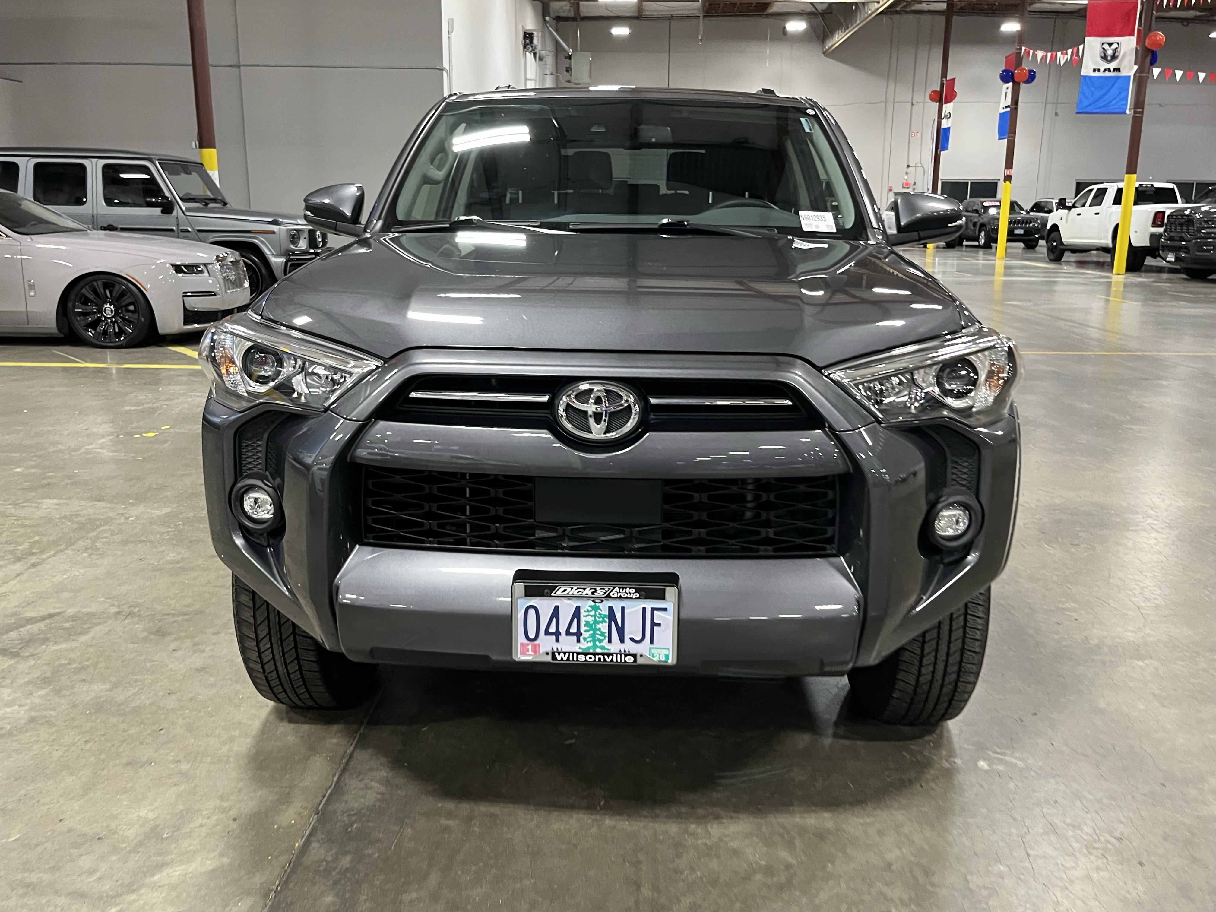 Used 2022 Toyota 4Runner SR5 Premium image 8