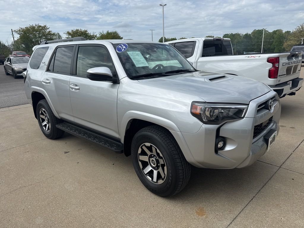 Used 2024 Toyota 4Runner TRD Off-Road image 2