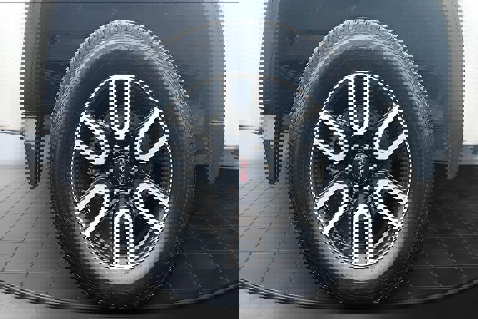 Used 2025 GMC Sierra 1500 AT4 w/ Technology Package image 36