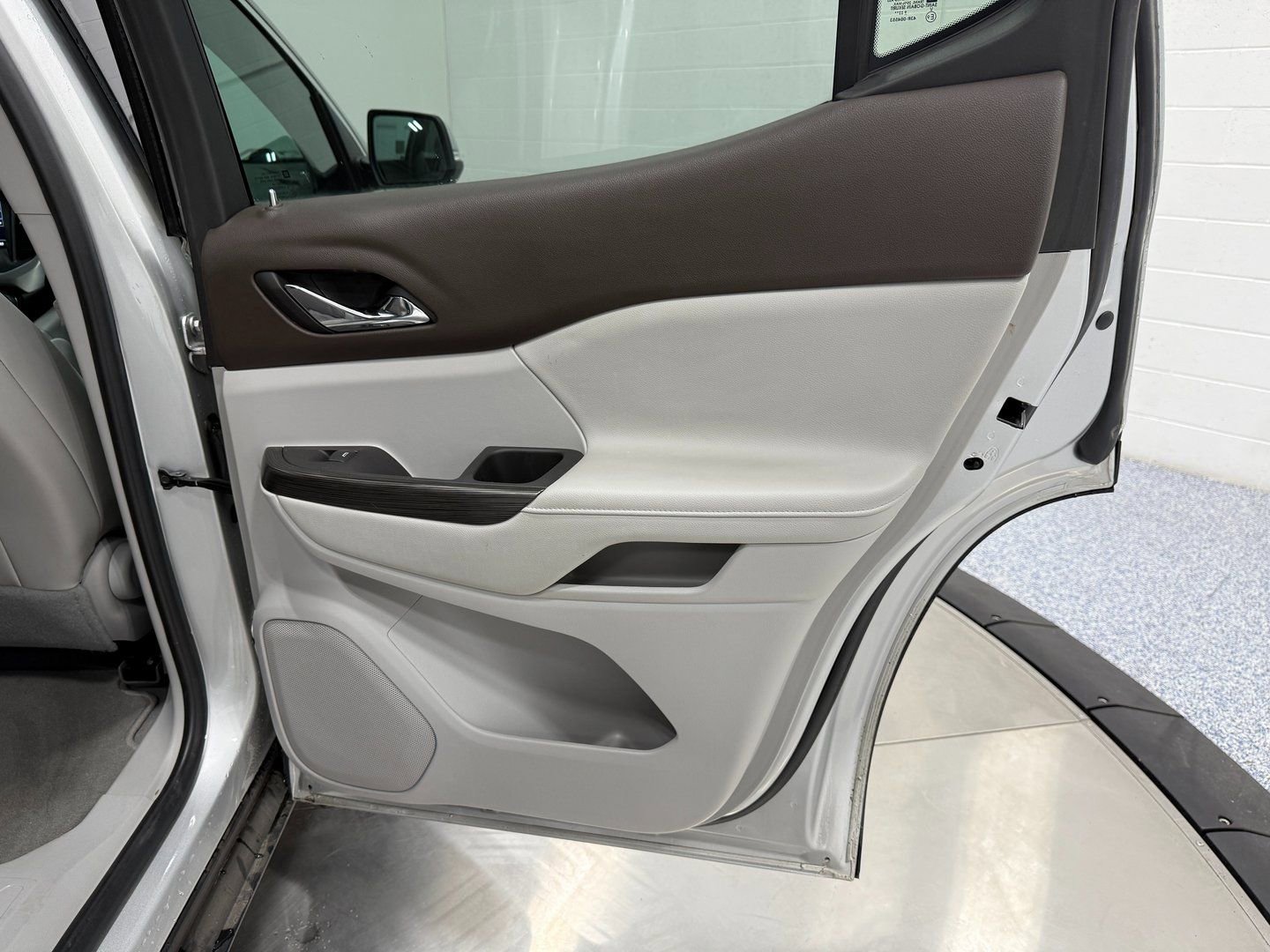 Used 2020 GMC Acadia SLT w/ LPO, Cargo Package image 28