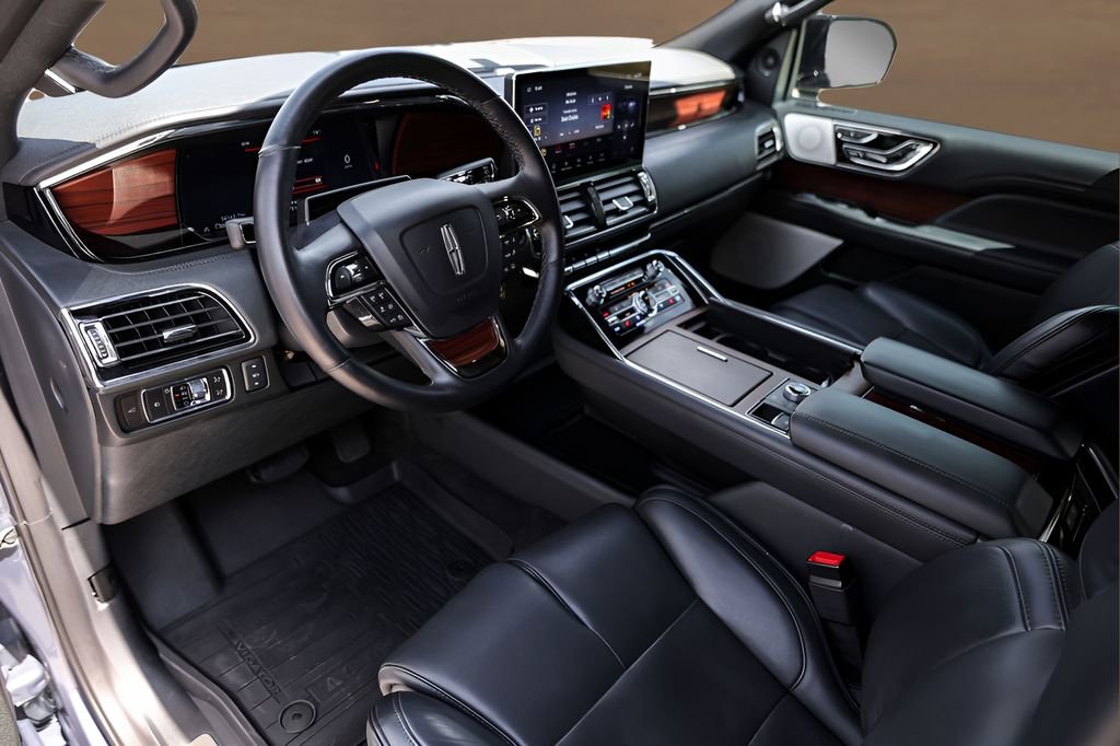 Used 2023 Lincoln Navigator L Reserve AWD/4WD image 10
