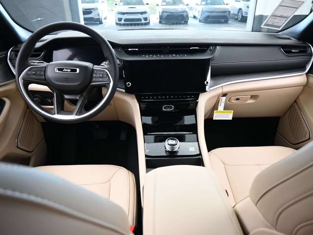 Used 2026 Jeep Grand Cherokee Limited RWD image 28