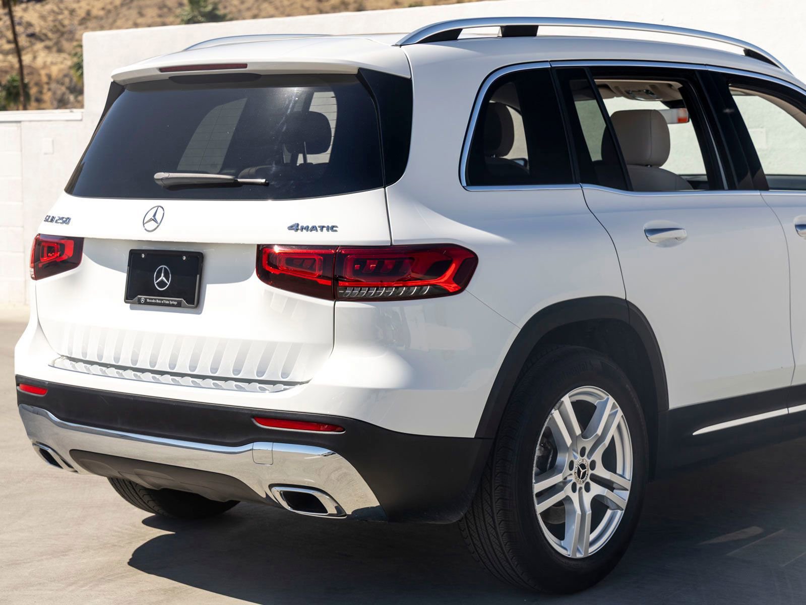 Used 2022 Mercedes-Benz GLB 250 4MATIC image 11