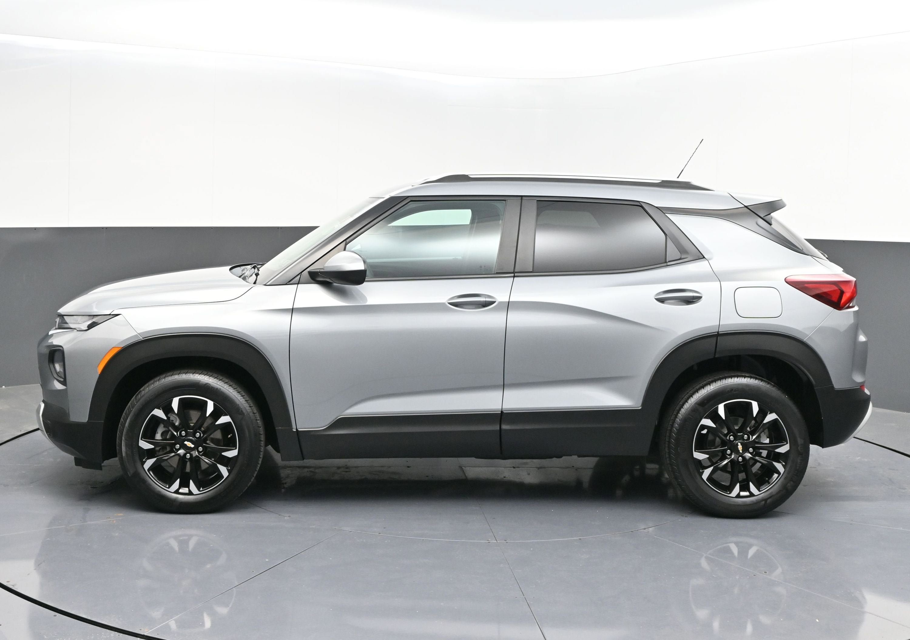 Certified 2023 Chevrolet TrailBlazer LT w/ Convenience Package FWD image 4