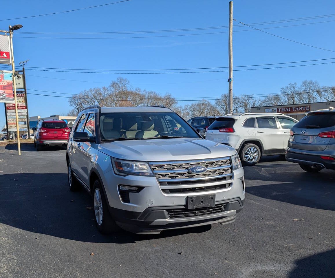 Used 2018 Ford Explorer XLT w/ Equipment Group 202A AWD/4WD image 3