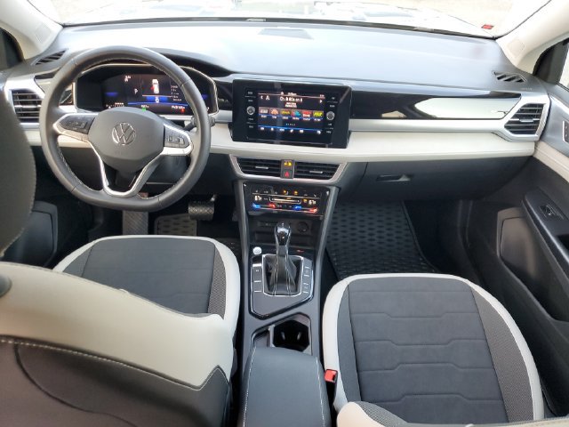 Certified 2025 Volkswagen Taos SE w/ Black Wheel Package FWD image 8