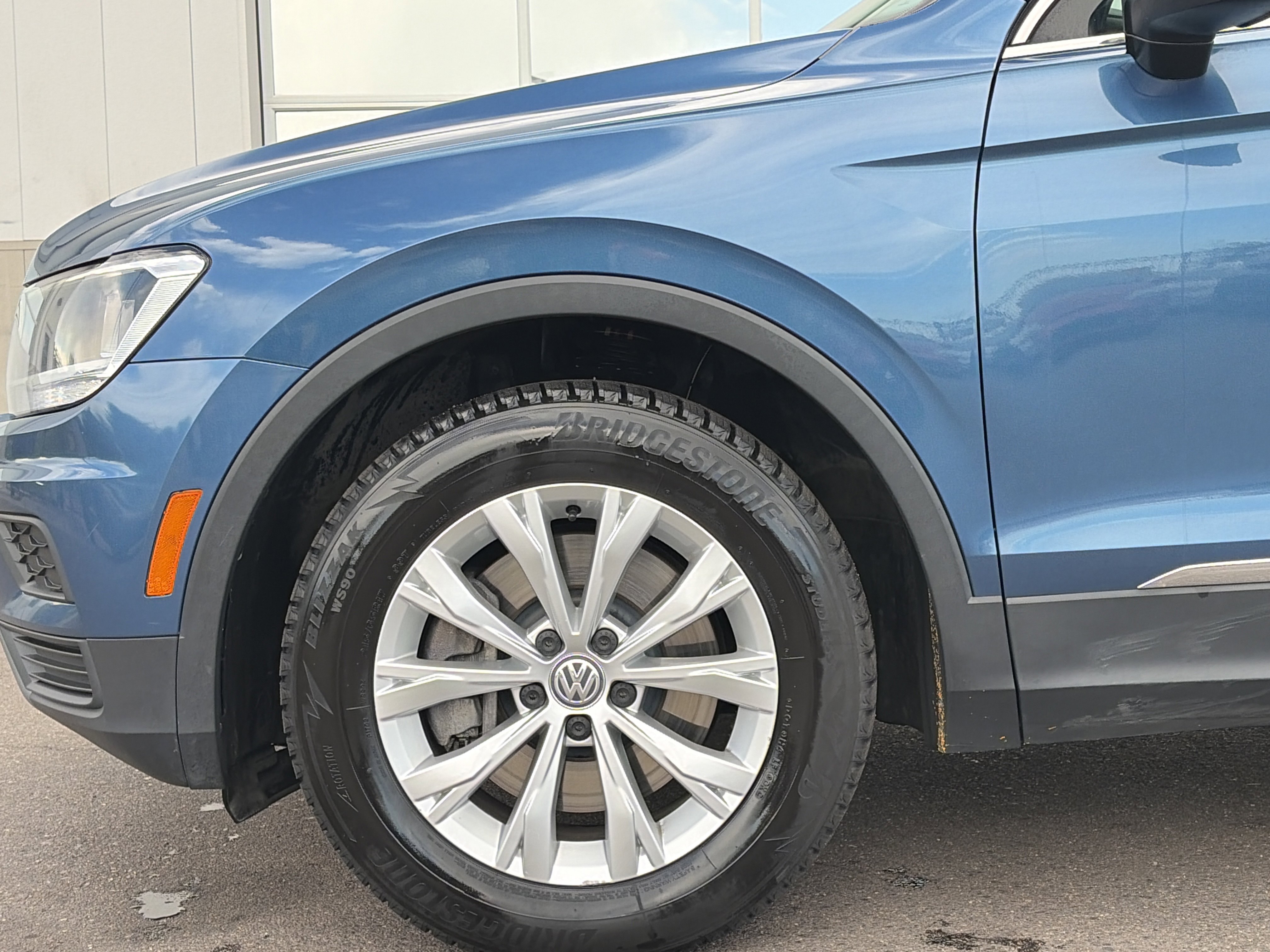 Used 2018 Volkswagen Tiguan SE w/ Panoramic Sunroof Package AWD/4WD image 11