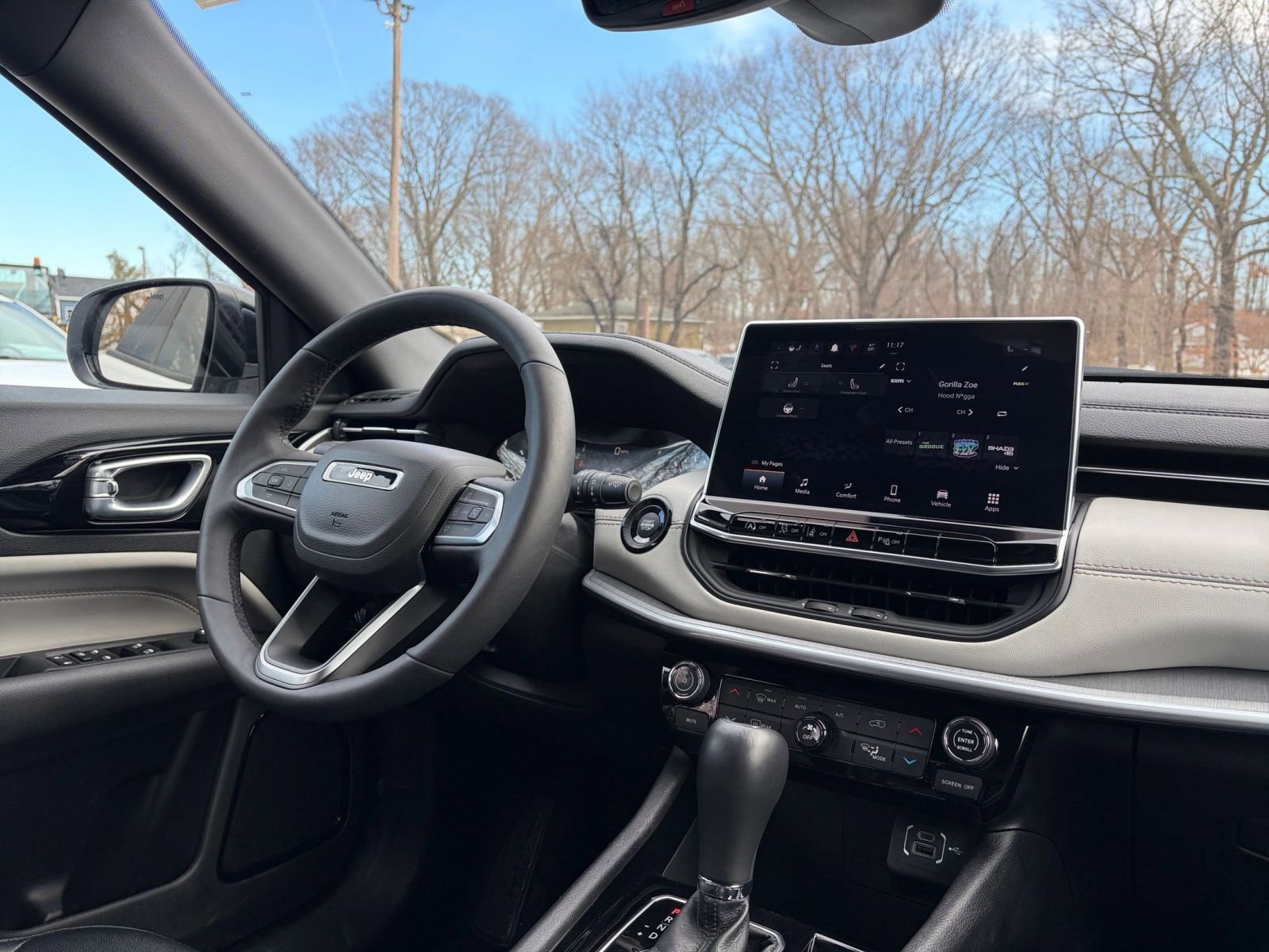 Used 2025 Jeep Compass Limited image 35