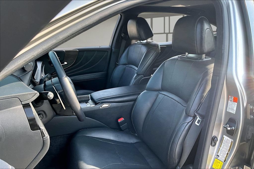 Used 2022 Lexus LS 500 w/ Accessory Package (Z2) RWD image 21
