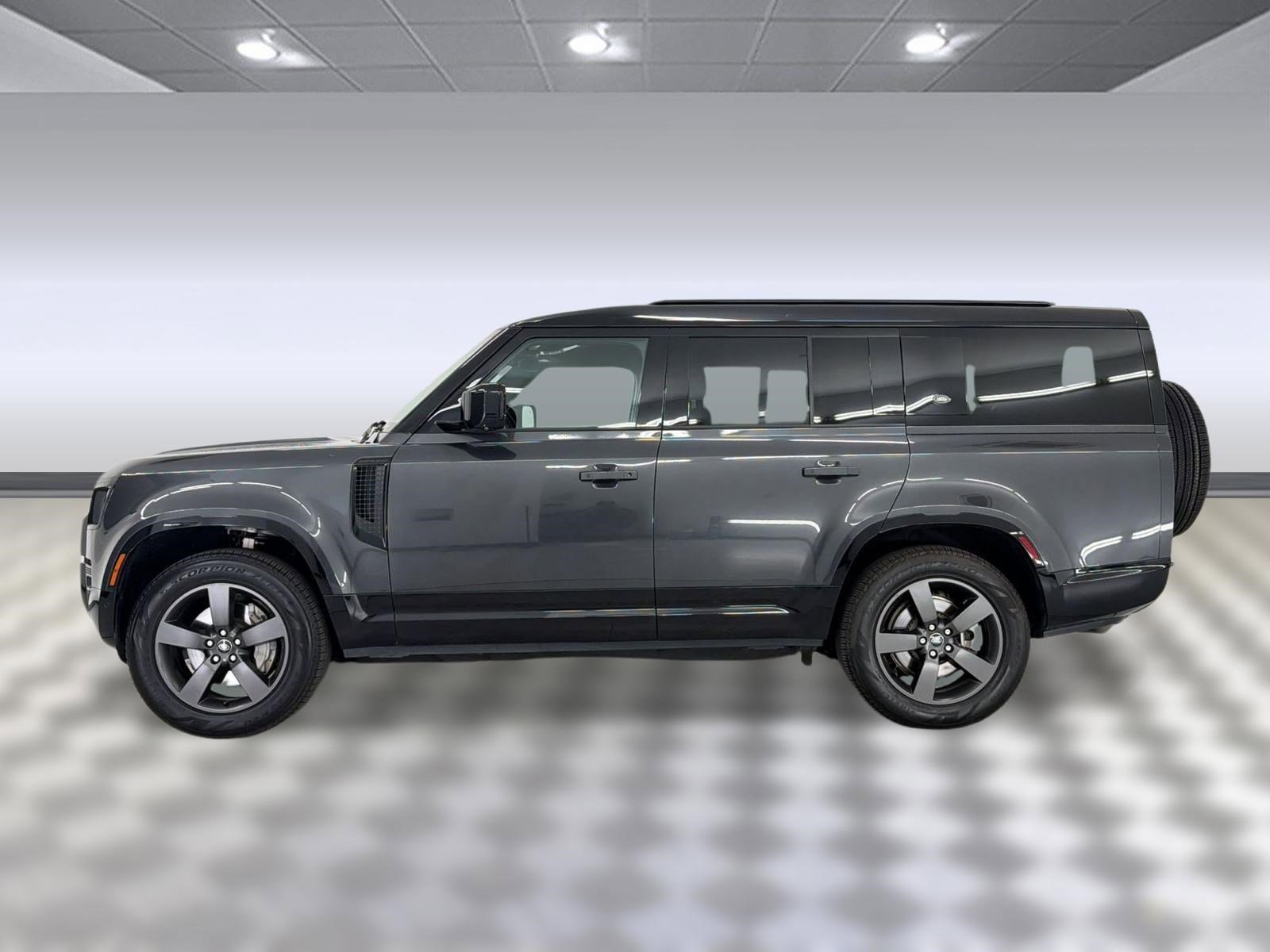 Used 2023 Land Rover Defender 130 X-Dynamic SE AWD/4WD image 2