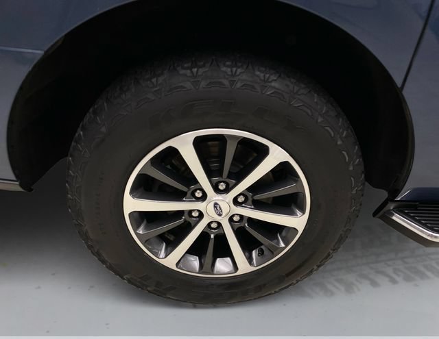 Used 2018 Ford Expedition Max XLT w/ Equipment Group 202A AWD/4WD image 16