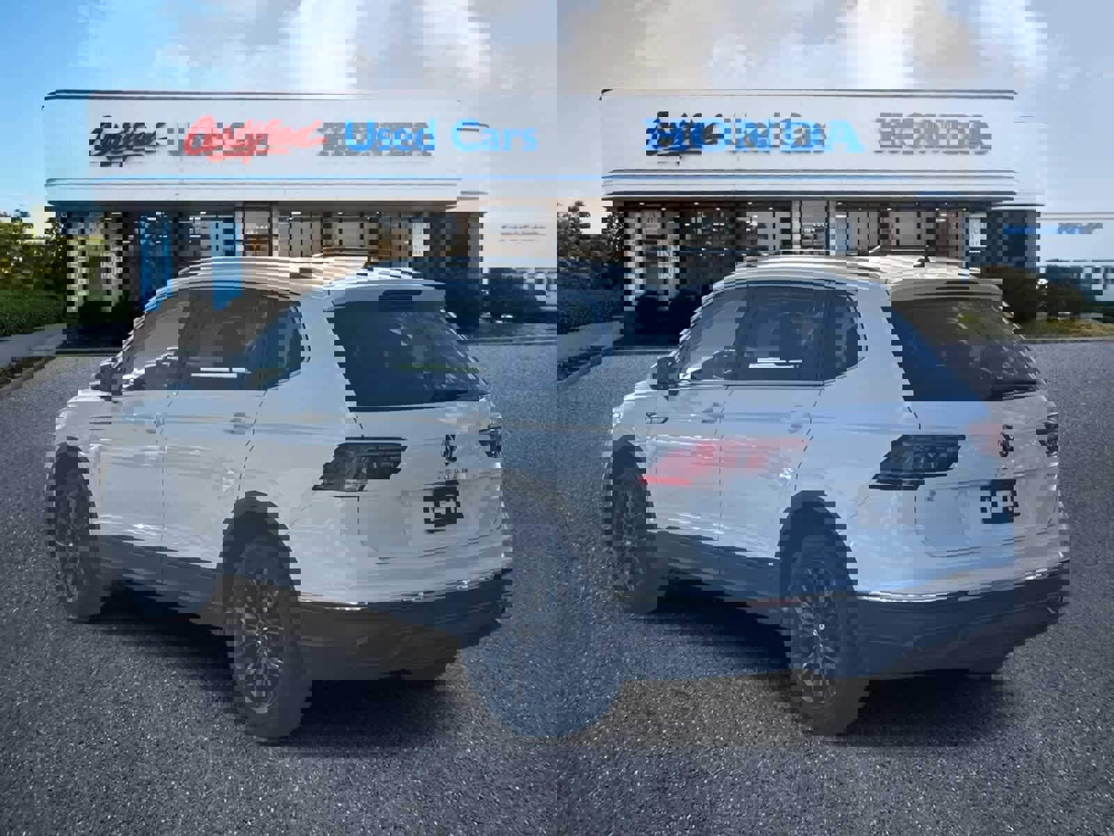 Used 2022 Volkswagen Tiguan SE image 3