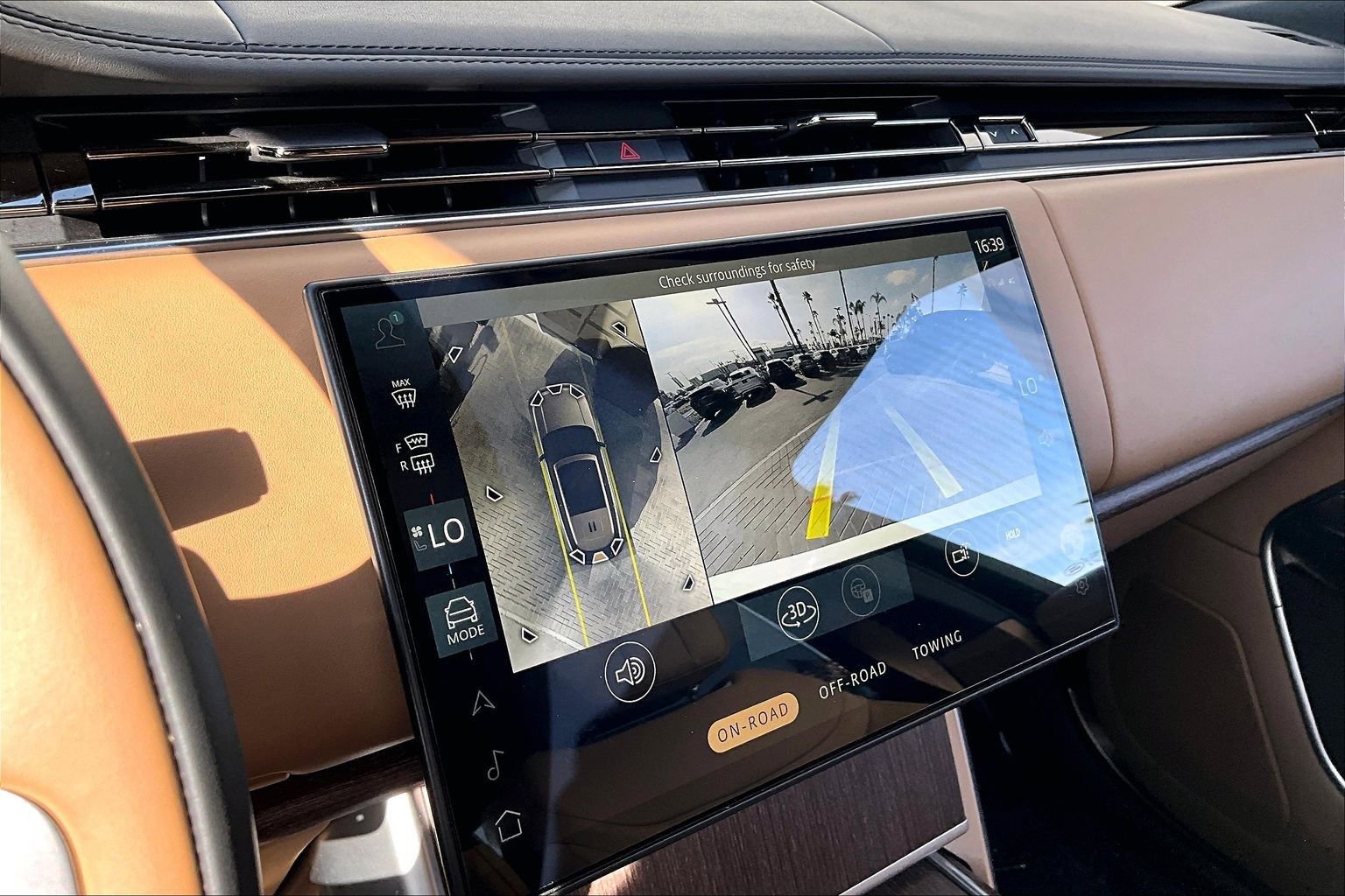 Used 2025 Land Rover Range Rover Long Wheelbase SE image 20