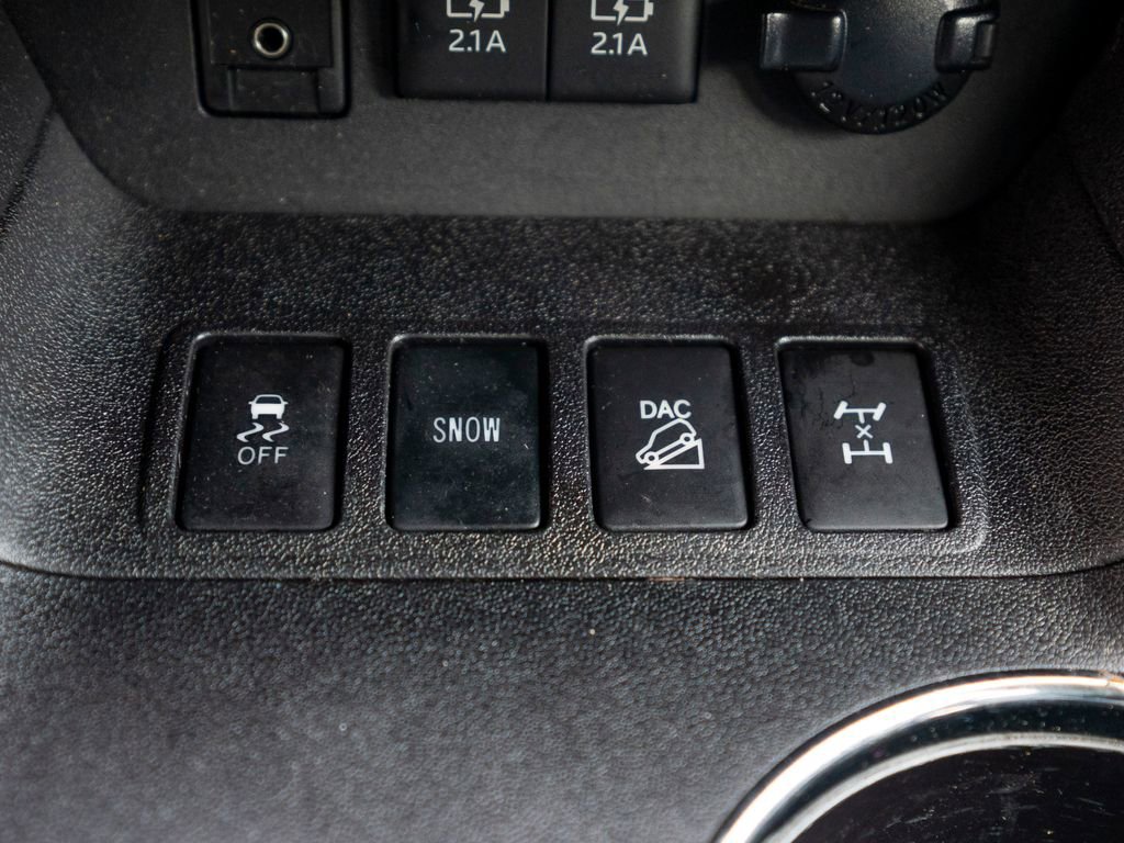 Used 2017 Toyota Highlander SE image 30